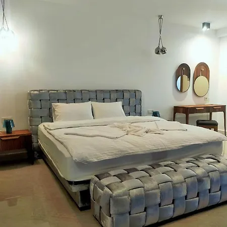 Casa Blanca Villa *
