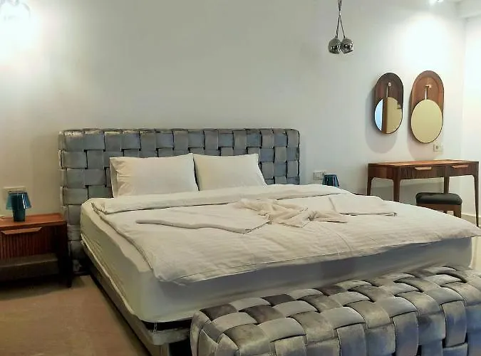 Casa Blanca Villa *